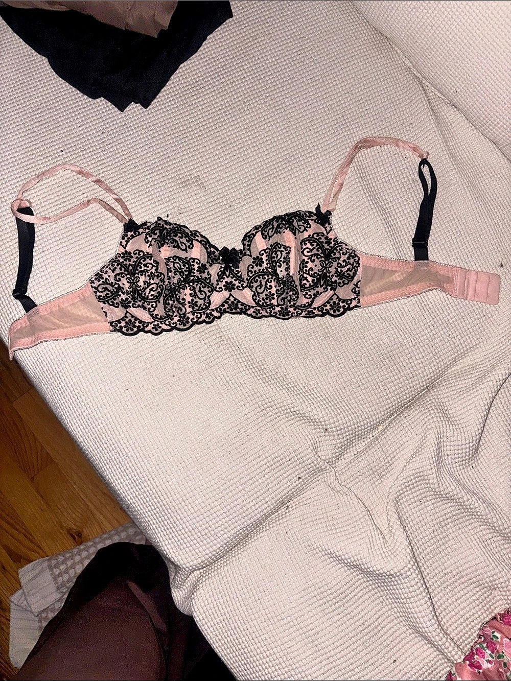 Victoria's Secret Pink & Black Lace Underwire Bra 36D
